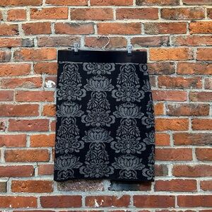 Elegant Black and Gray Patterned Skirt